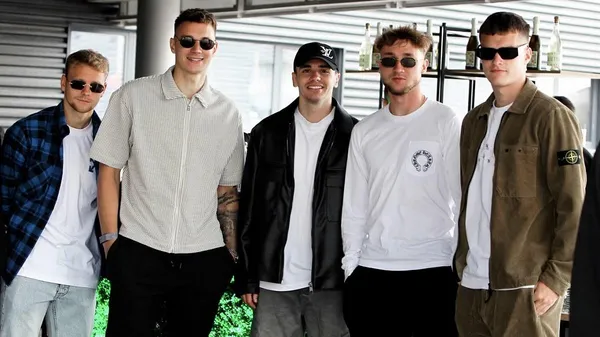 Бражко вирвався на відпочинок з Квітковою: фани просто шаленіють – пару вже застукали за цілунками