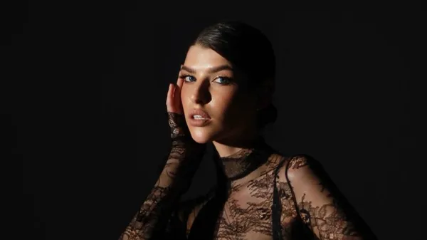 Муза Очеретько затмевает вечерний Париж – эффектные кадры из романтической столицы