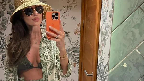 Спадкоємець Шевченка шаленіє від витонченої кралі – рідкісне фото бомбардира зі старшою на 4 роки