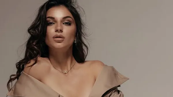 Приваблива українська ведуча запалює екрани спокусливою постаттю – справжнє втілення чар