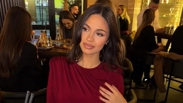 Звезда Реала сделал предложение коронованной журналистке обручальным кольцом за 230 тысяч – красавица не устояла