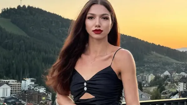 Симпатична телеведуча УПЛ влаштувала спеку на одеському узбережжі: гаряча поява