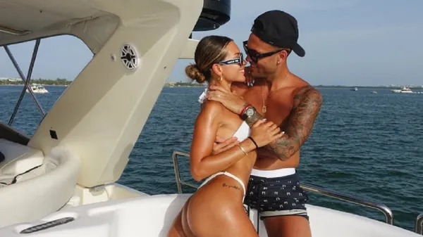 Знаменита кохана зірки Інтера знову нагріває мережу звабливим тілом у бікіні: фото, вражають уяву