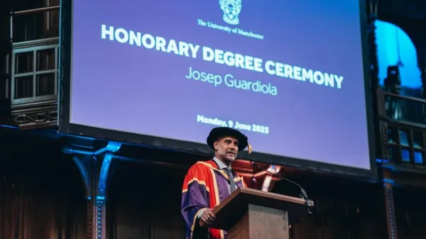 Гвардіола згадав про війну в Україні під час здобуття наукового ступеня: "Ми будемо наступними"