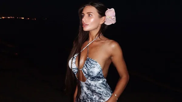 Кохана Волошина мотивує забивати нові голи на Євро – Бентлі та глибока спокуса бездоганних форм