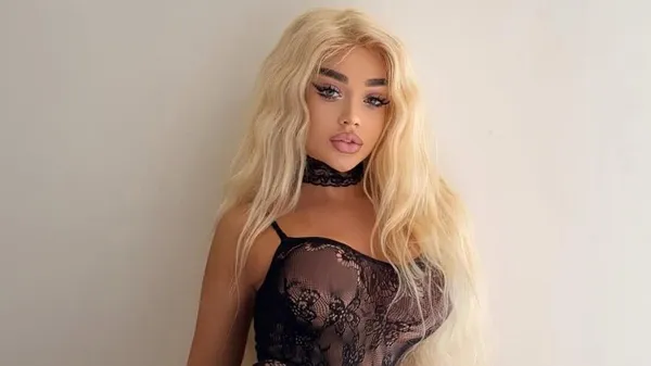 Колишня Вербіча – спокуслива білявка в чорному корсеті роздвинула ніжки перед Instagram