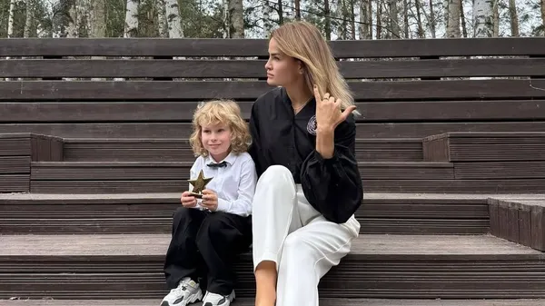 Пятова умилила соцсети нежным мгновением с сыном – так выглядит тепло семейного уюта