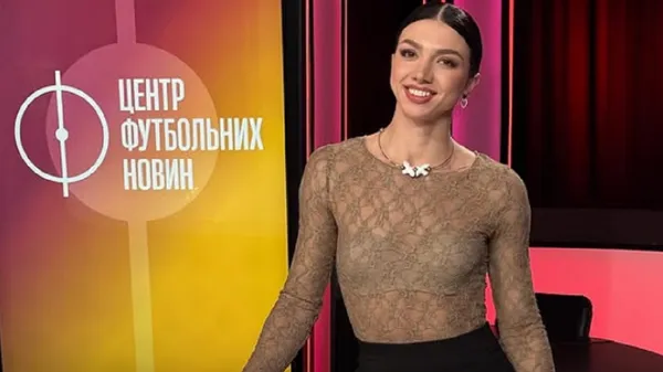 Гаряча телеведуча УПЛ майстерно плете мереживо зваби і вражає постаттю в купальнику