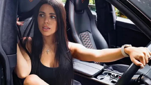 Обраниця одноклубника Мудрика розливає спокусу пекучими вигинами та шаленим силуетом