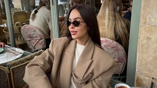 Пассия Шапаренко знает как мгновенно приковать взгляды – стиль и очаровательная улыбка делают чудеса