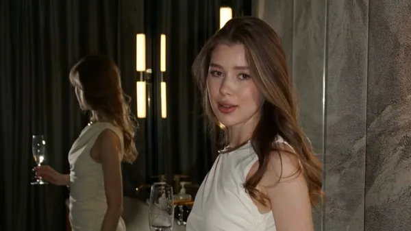 Изящная муза Драмбаева восхитила фанов божественной грацией – красавица в центре внимания