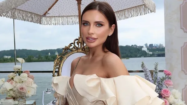 Дівчина Волошина оголила все – чорний купальник лише підкреслює вогонь тіла