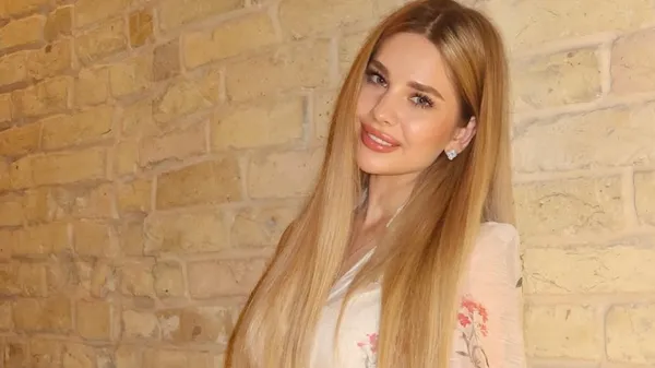 Возлюбленная Забарного в белоснежном мини – роскошь и нежность в одном кадре