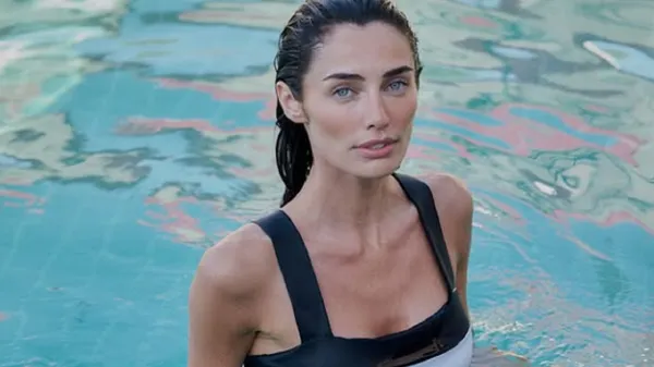 Прекрасна пасія зірки Формули-1 розпалює бажання розкішним тілом на яхті – пекельний флірт