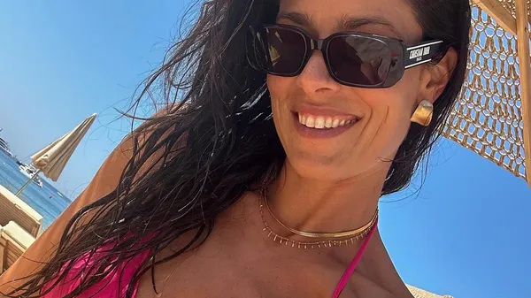 Экс-первая ракетка мира кайфует после развода с легендой футбола – вспомнила его на пляже