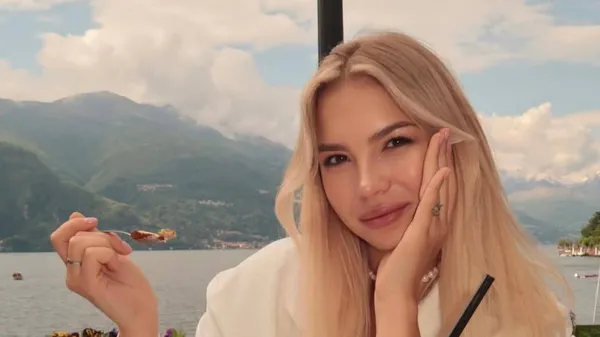 Гламурна пасія Тимчика звабила мережу черговим сексі луком – максимум пікантності