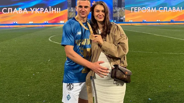 Футболіст збірної України запалив на Євро і звернувся до вагітної коханої – красуня відреагувала
