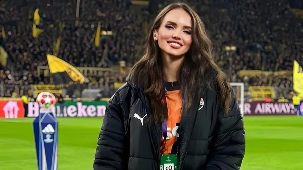 На поле – только одна звезда: ведущая Шахтера разогрела стадион своим образом