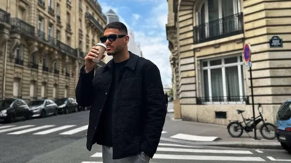 Зірка збірної Греції бавиться з новою кралею: спалах сексапільності – папараці зняли кохання в морі