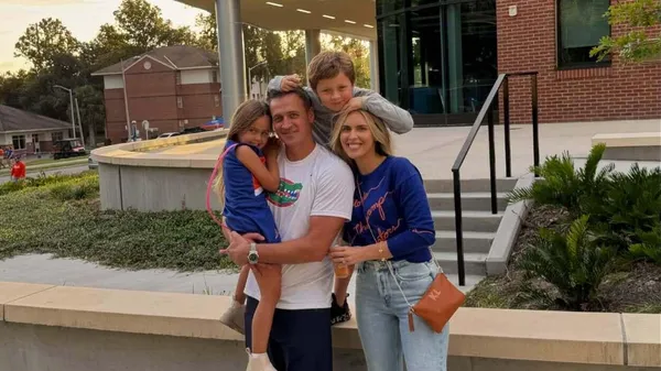 Модель Playboy просит развод у 12-кратного призера Олимпиады после 7 лет брака и 3 детей