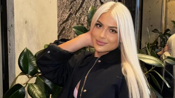 Сексапильная блондинка Велетня показала, где он ее прячет – вот так взлетали в горы