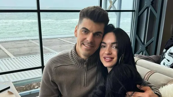 "Ще один рік разом": Кліщук зворушив світлиною з коханою на річницю стосунків