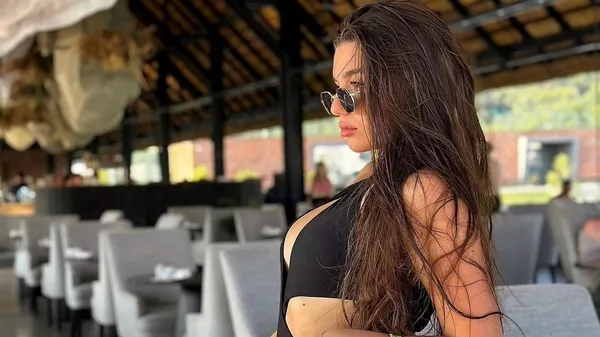 Зірка Руху одружується зі соковитою тренеркою – її дівич-вечір викликає непідкупний захват