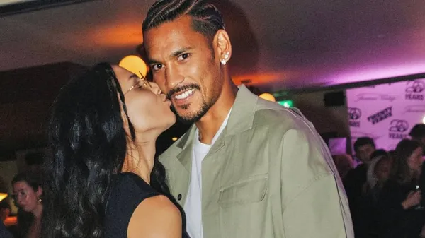 Кохання на пляжному рейві: Ареола та його обраниця розчулили шанувальників романтичним кадром