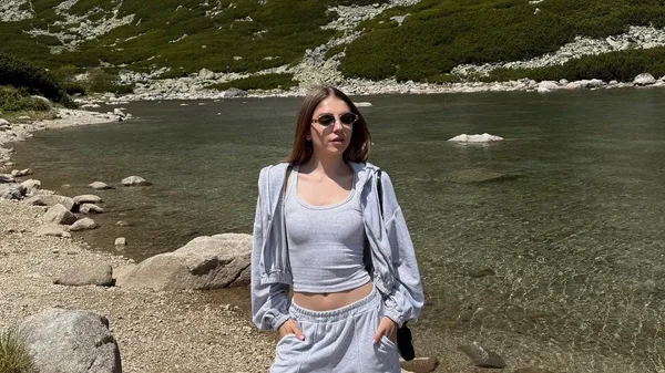 Жена Нещерета завораживает фигурой в сказочных Татрах – ей идет не только форма сборной