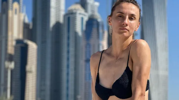 Цуренко покрасувалася стрункою фігурою в купальнику – справжня зірка на італійському пляжі