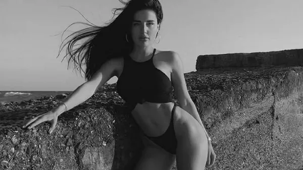 Третьякова у мінімумі одягу підкорює феноменальною пульсацією краси – солодкий релакс