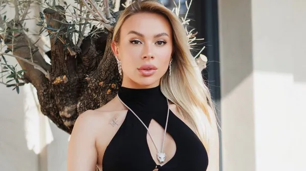 Сексапільна колишня Гусєва влаштувала спеку на яхті – пікантне амплуа блонди вже на слуху