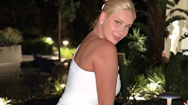 "Выгуливает меня": как Зубков балует свою возлюбленную драгоценными подарками