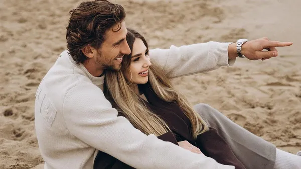 Забарний на шляху в ПСЖ, а його кохана вже не в Англії: зустріч з мамою – неперевершені красуні