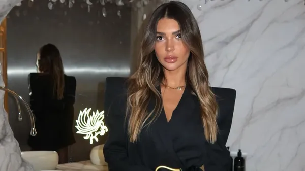 Сияет, как весна – Яремчук показала себя с роскошным букетом