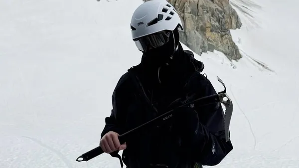 Пасія футболіста збірної України підкорює Монблан у шторм – екстремальні умови з коханою Шепелєва