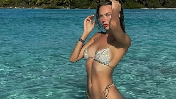 Дівчина футболіста Чорноморця роздягнулася до оголеного тіла та палає сексуальністю: фото-вибух