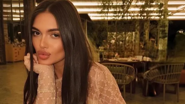 Короткое платье – максимум внимания: новая пассия Ваната взорвала Instagram