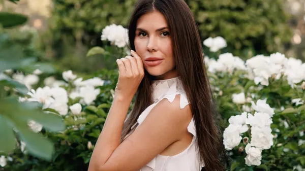 Дружина Реброва зачарувала ніжністю – зворушливе відео з квітами підкорює серце