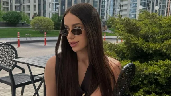 Бывшая Бражка – в соблазнительном черно-белом образе, который сводит с ума