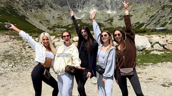 Пасії лідерів збірної України стали зірками Євро-2025 – вибухове тріо красунь цілить в саме серце