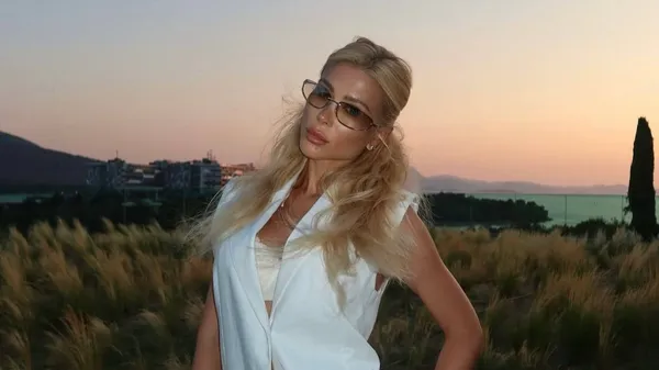 Конопля поразила аристократической элегантностью на праздничной вечеринке: сплошной шик и огненный акцент