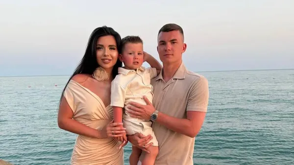 Объятия, улыбки и любовь: Кочергин в самых теплых моментах с самыми родными