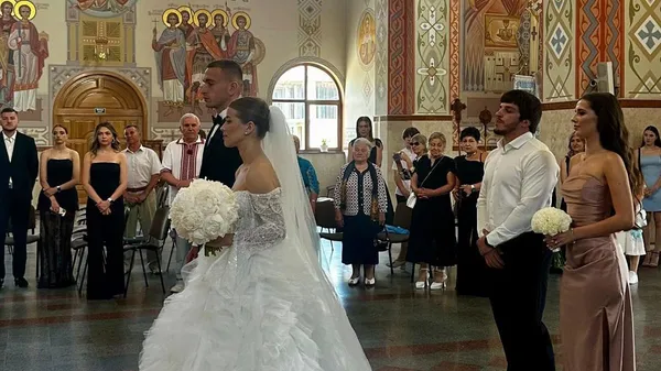 Провідний футболіст Кривбаса одружився з тендітною білявкою – найбільший скарб