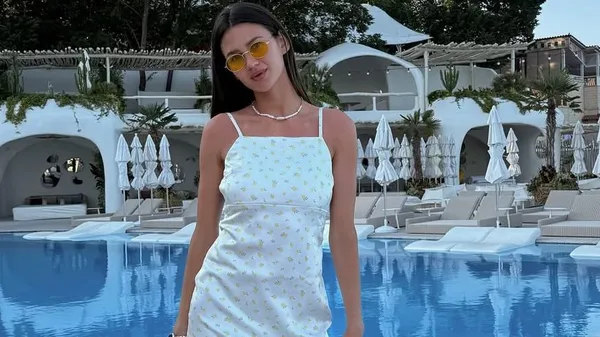 Молдавская футболистка в белом купальнике – мокрая фантазия на яхте