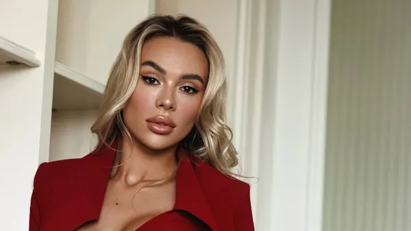 Бывшая Гусева в обольстительном мини зажигает Инстаграм – шик в чистом виде