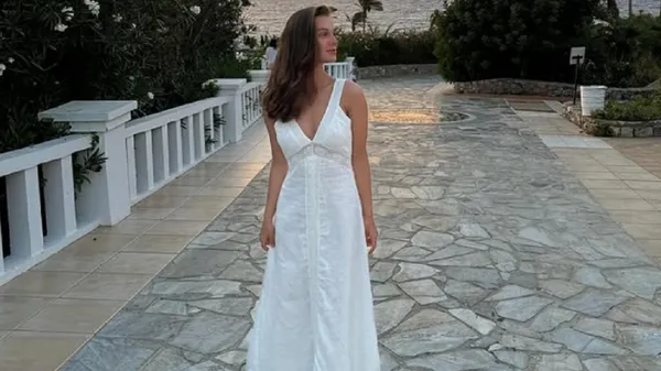 Вагітна дружина зірки Динамо ніжиться під сонцем – вроджена краса без зайвих слів