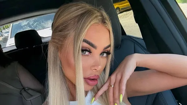 Пасія Алефіренка відверто показала свою сексапільність – пишний бюст блонди неабияк вразив фанів