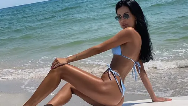 Третьякова блиснула ідеальними формами в спокусливому купальнику – гаряча картинка