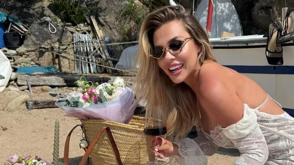 Горячая пляжная вспышка: избранница Федецкого снова всколыхнула сеть новым образом